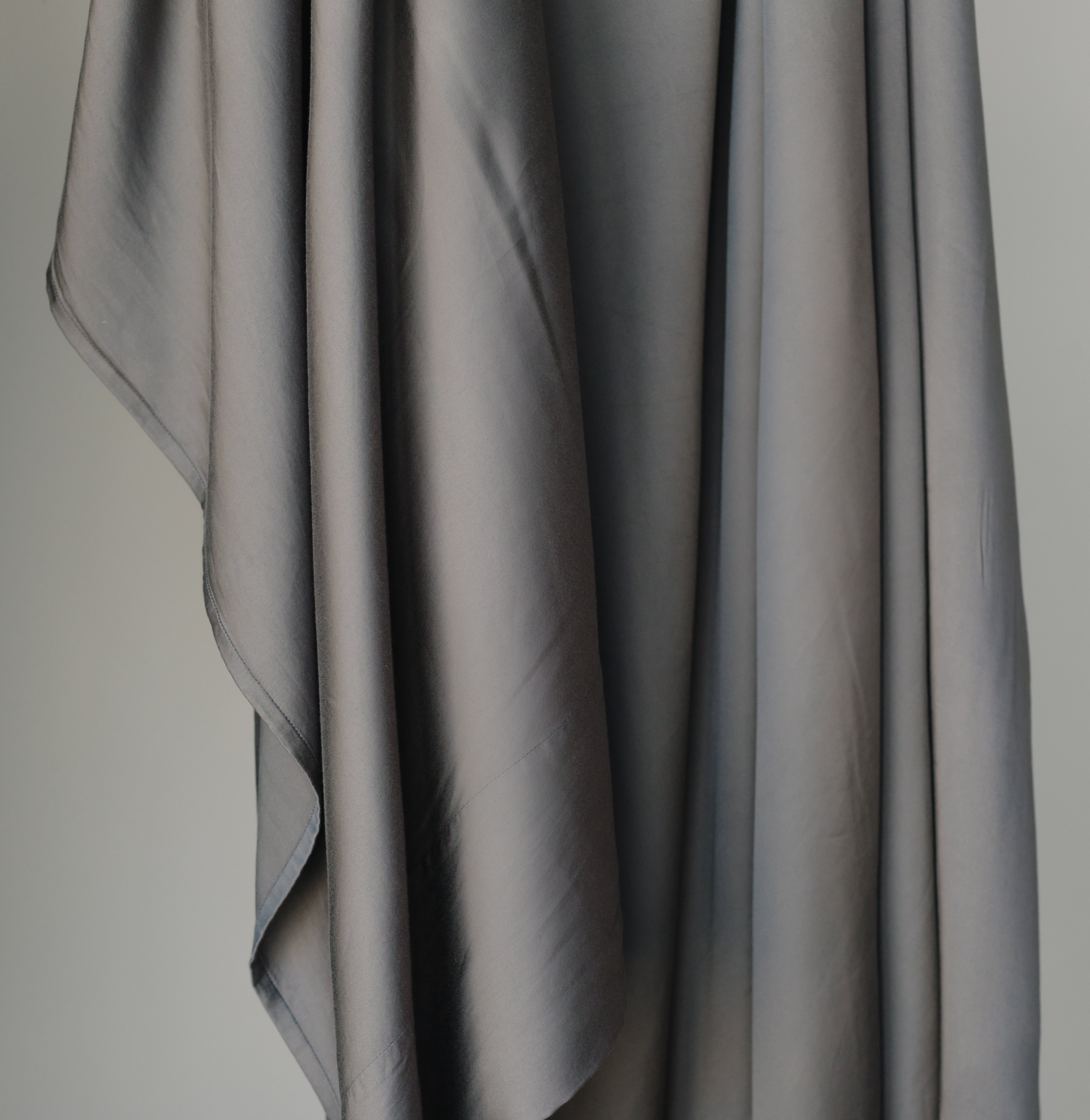 Charcoal sheet hanging down |Color:Charcoal